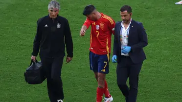 Álvaro Morata saliendo lesionado del campo