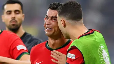 Cristiano Ronaldo llorando después de haber fallado su penalti. (Foto: EFE)