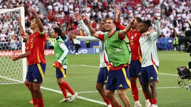 España festejando tras eliminar a Alemania en los cuartos de final. (Foto: EFE)