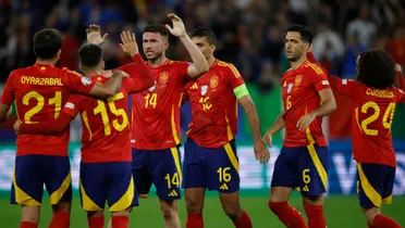 España festejando tras la clasificación ante Italia. (Foto: EFE)