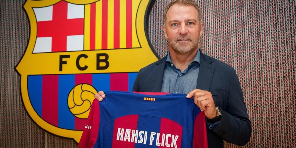 Hansi Flick con la camiseta del FC Barcelona.