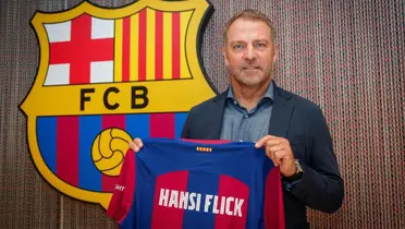 Hansi Flick con la camiseta del FC Barcelona.