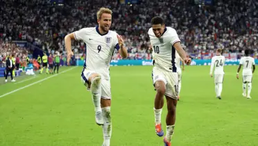 Harry Kane y Bellingham festejando el gol ante Eslovaquia. (Foto: EFE)