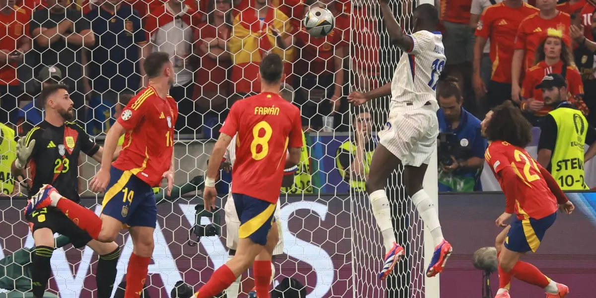 (VIDEO) El grave error de España que terminó en gol de Kolo Muani para Francia