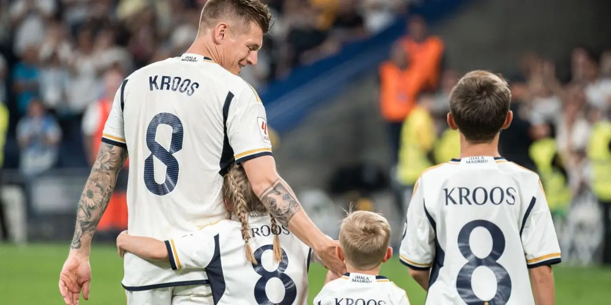 Kroos junto a sus hijos en su despedida del Bernabéu.