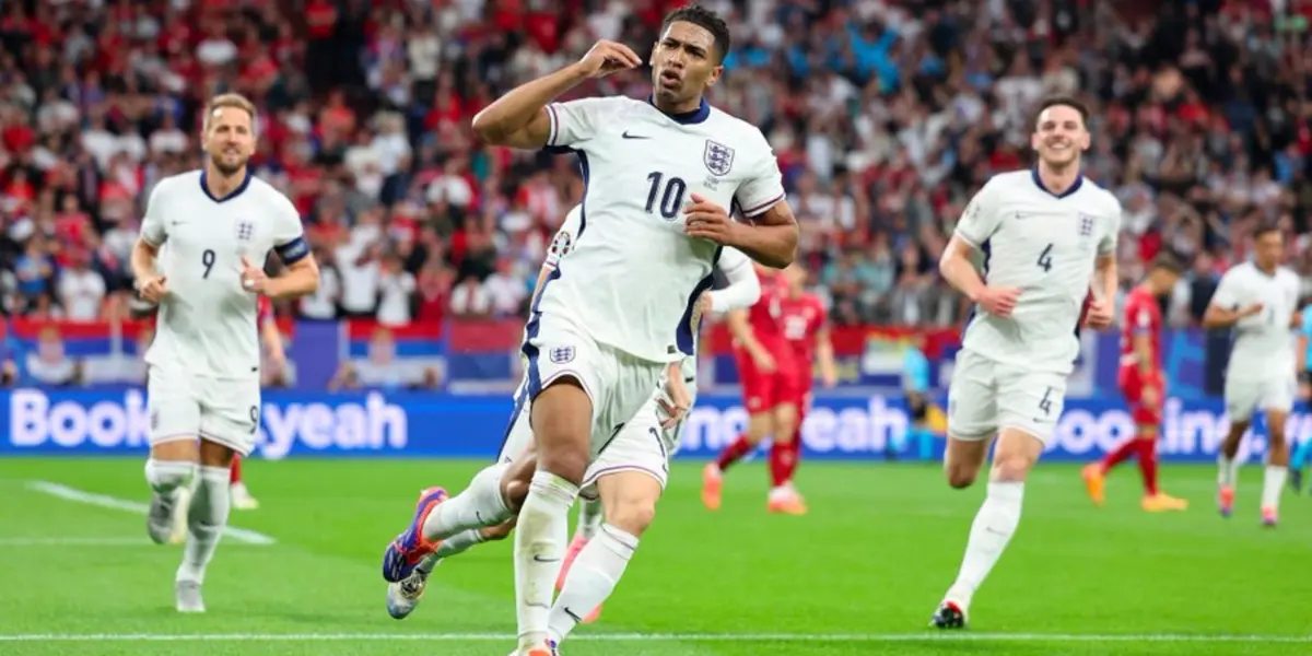 Bellingham festejando su gol ante Serbia.