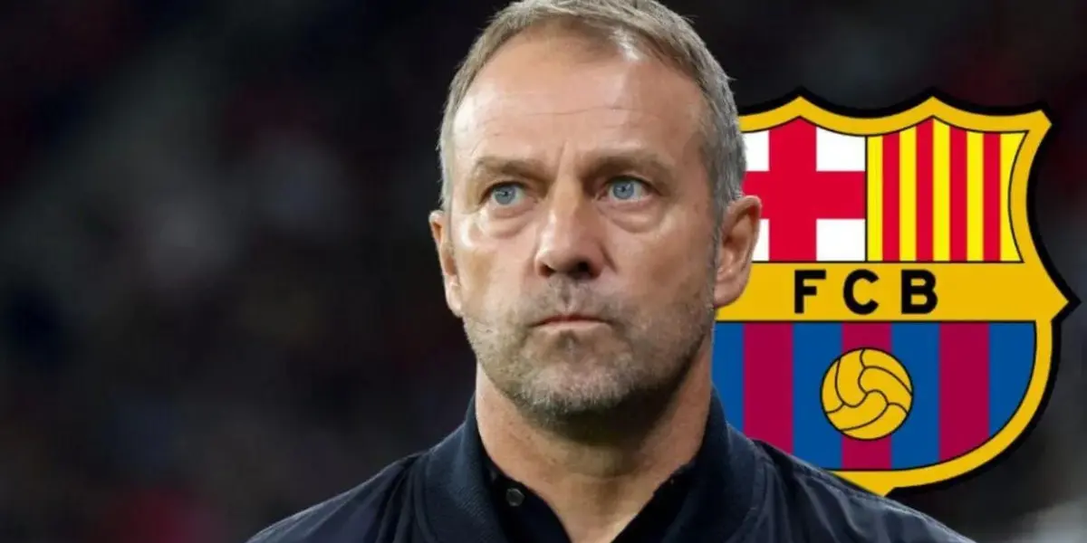 Hansi Flick y el escudo del FC Barcelona.