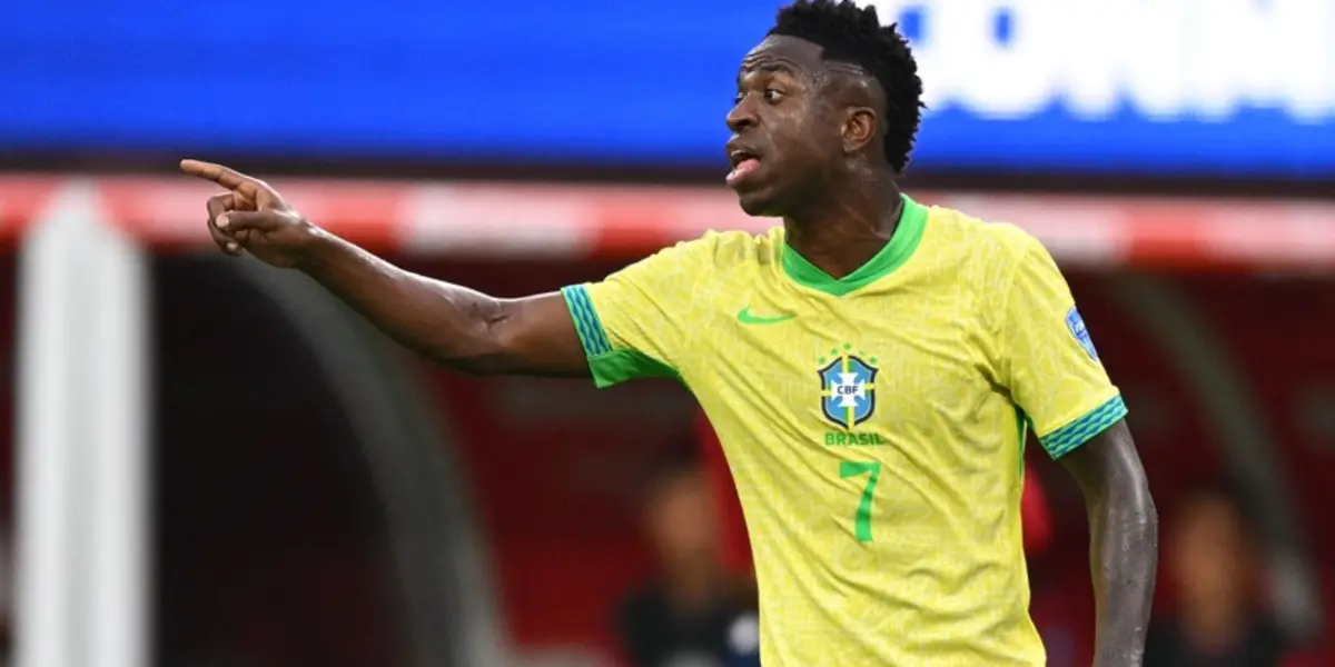 Vinicius con la camiseta de Brasil. (Foto: EFE)