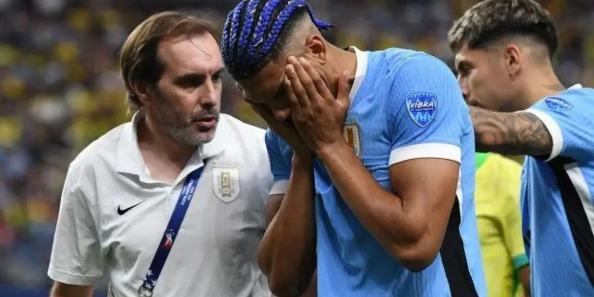 Araújo se lamenta tras su lesión ante Brasil. (Foto: EFE)