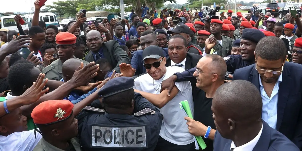 Durante sus vacaciones en Camerún, Mbappé habló de lo que le depara a su futuro para esta temporada