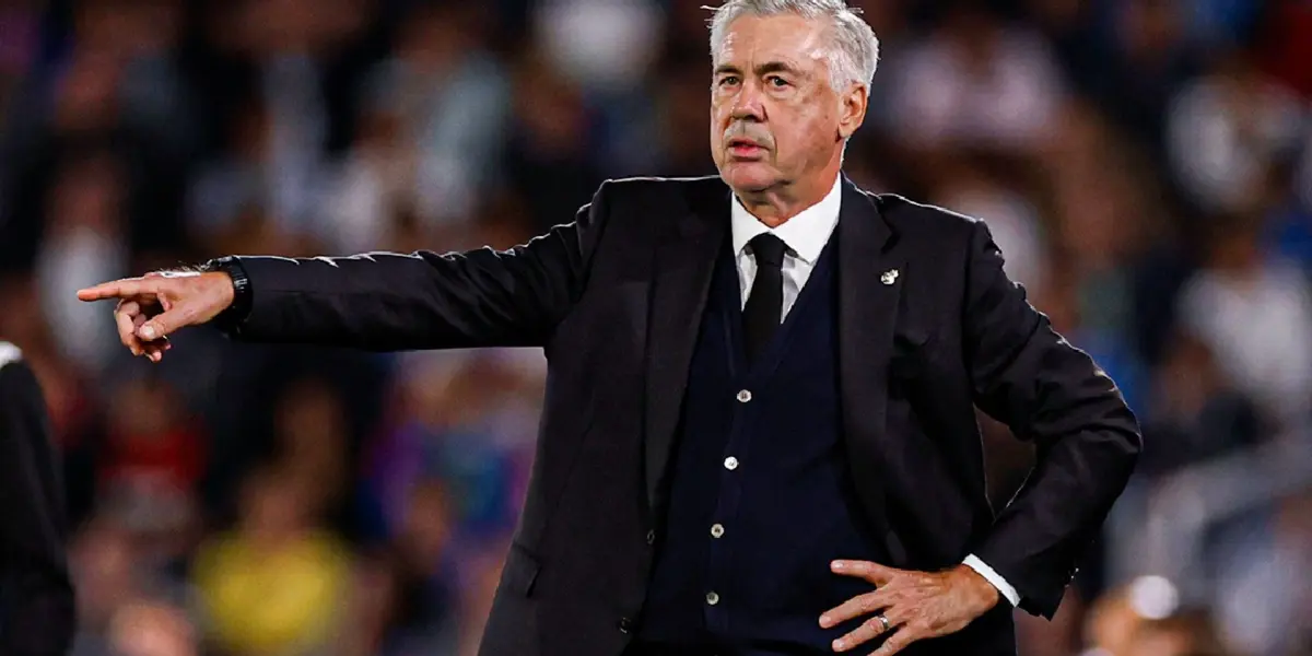 El entrenador del Real Madrid, Carlo Ancelotti, dando indicaciones.