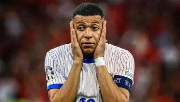 Mbappé se lamenta por la derrota de Francia ante España. (Foto: EFE)